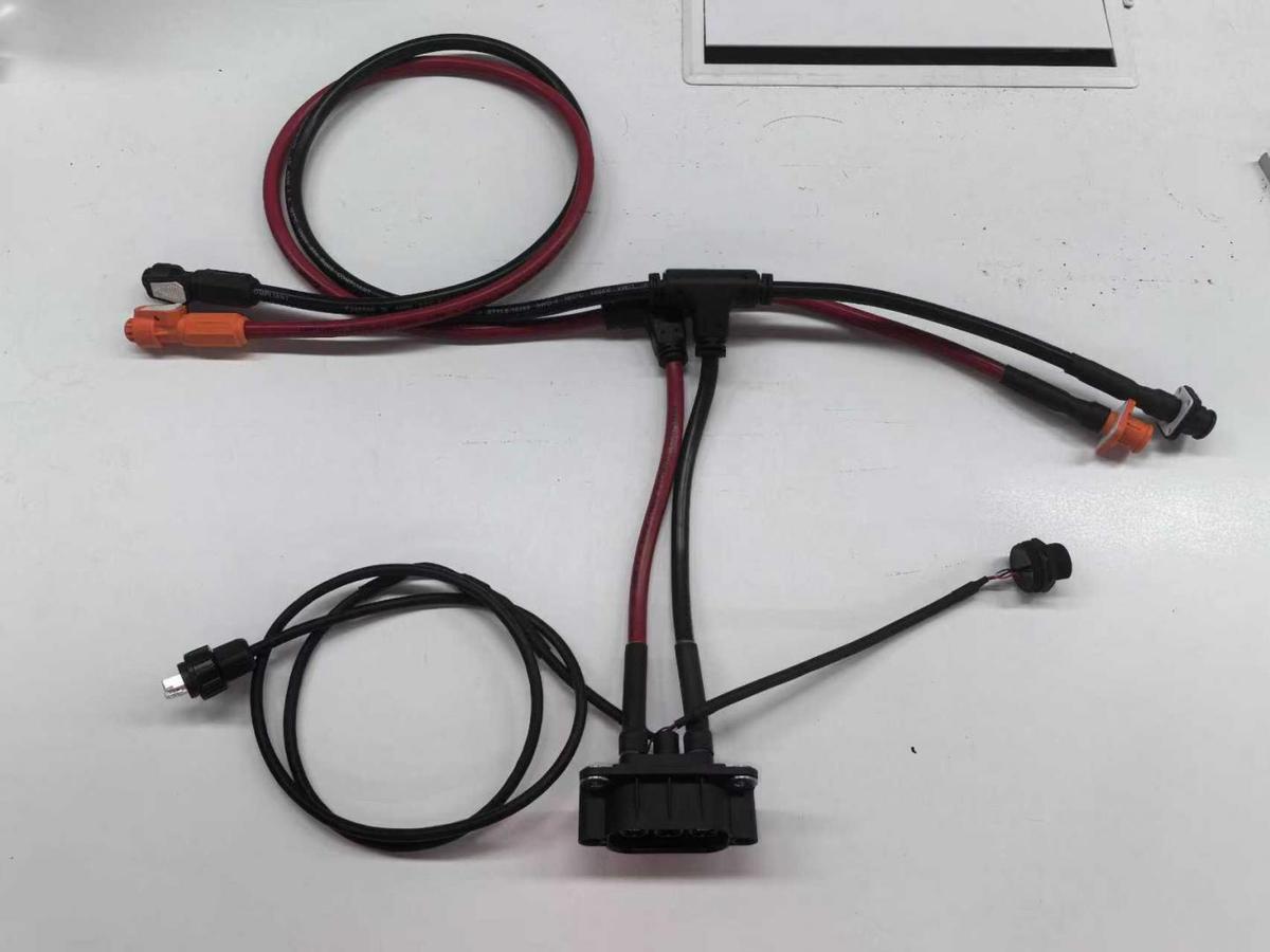 LIVOLTEK Subassembly to connect 2 AC coupled battery to HP1